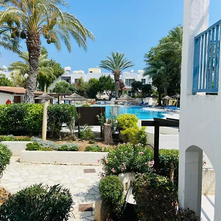 Garden 3 Bedrooms *